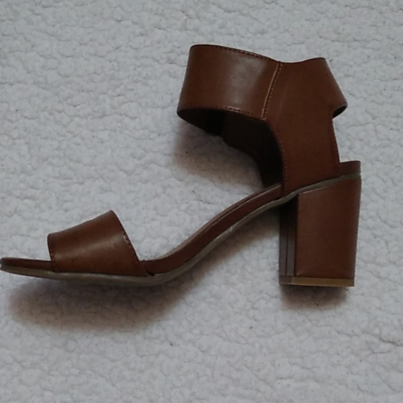 Super cute brown heels NWOT 😍 - Picture 4 of 4